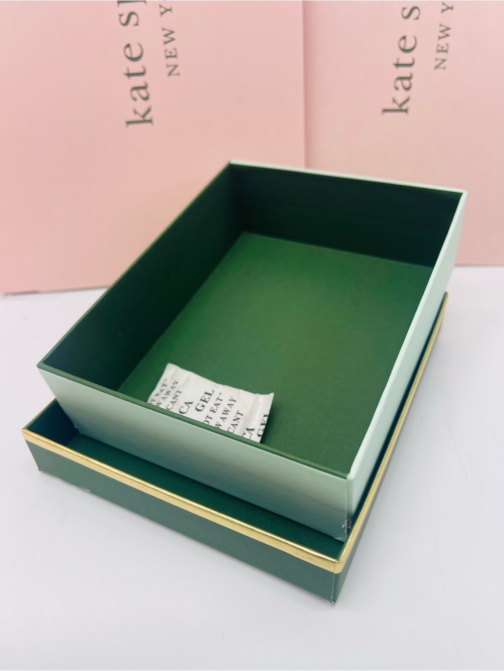 Kate Spade New York Empty Gift Box Green Pink Logo Box” Packaging
New - Picture 10 of 16
